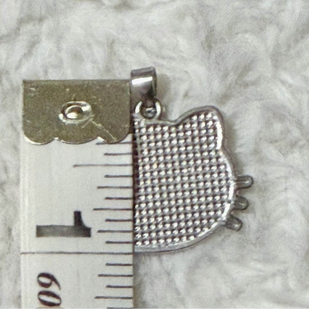 Hello Kitty Pendant no Necklace. - Picture 3 of 3